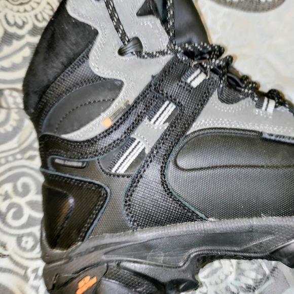 Hi-Tec Insulated Boots - Picture 3 of 9